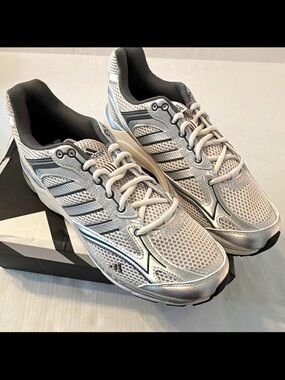 Spirit  Spiritain 2000 Men Sneakers in White and Silver Size 12